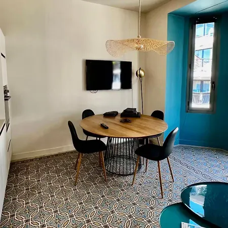 Charming 2 Bedrooms & 1 Sofa Bed Renovated 3P3 *