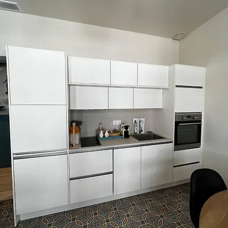 Charming 2 Bedrooms & 1 Sofa Bed Renovated 3P3 *