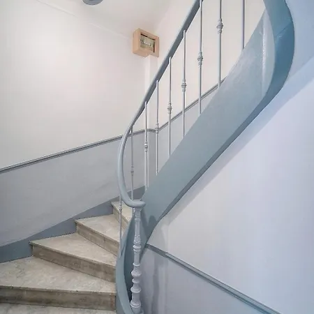 Charming 2 Bedrooms & 1 Sofa Bed Renovated 3P3 Apartment